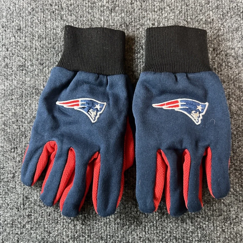 NFL New England Patriots Team Logo Sports Gloves w No-Slip PVC Grip‎